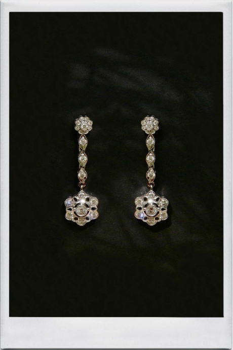 Pendants d'oreilles fleurs et diamants